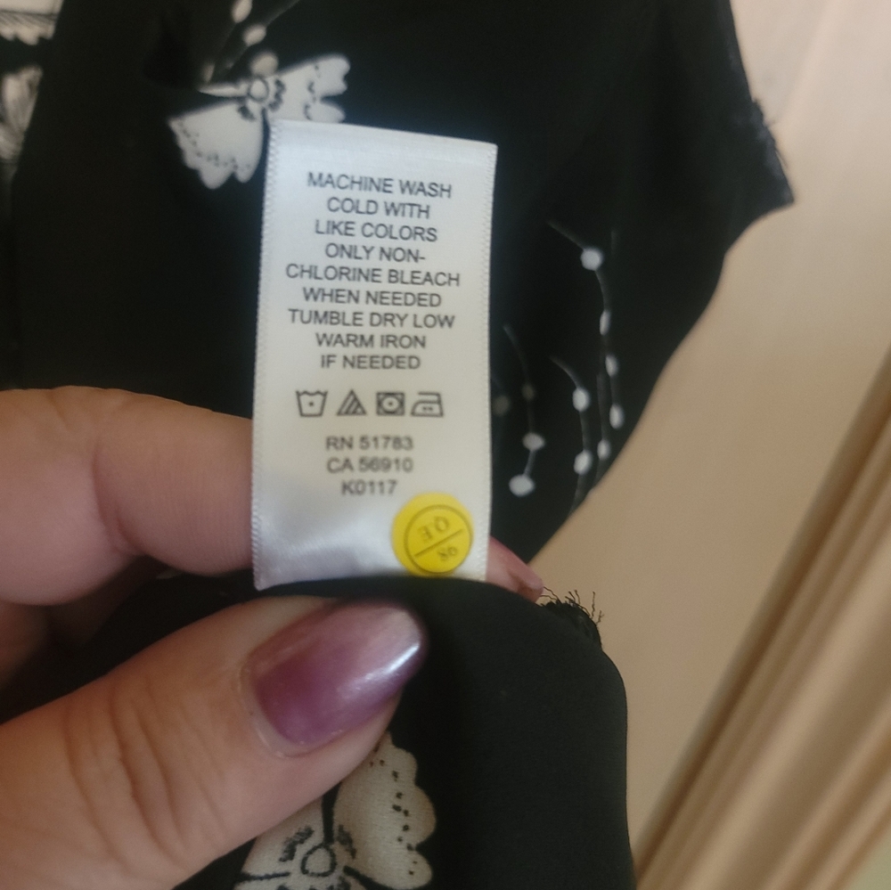 Misses Sz M Maurices Black And White Floral Sleeveless Shirt Garden Romance - Picture 3 of 6